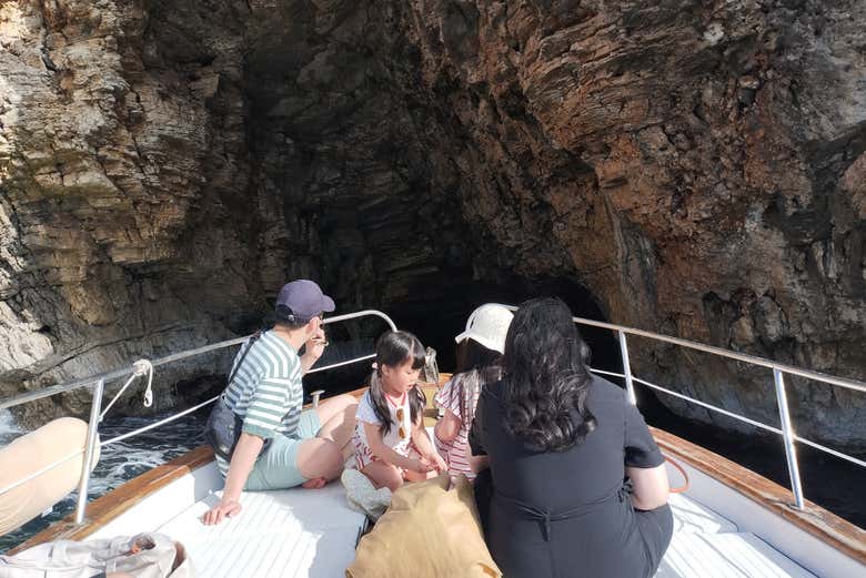Ci addentreremo nelle grotte più belle di Polignano!