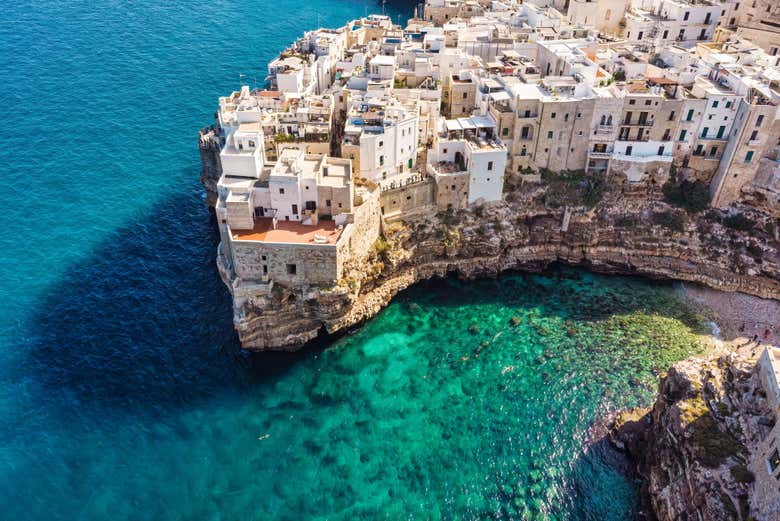 Vista dall'alto su Polignano a Mare