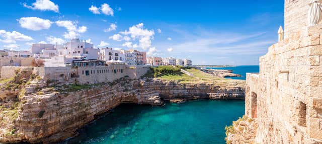 Giro in barca a vela a Monopoli e Polignano a Mare