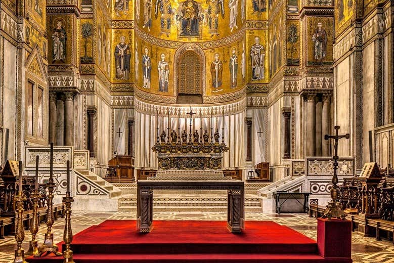Contemplez l'autel de la cathédrale de Monreale