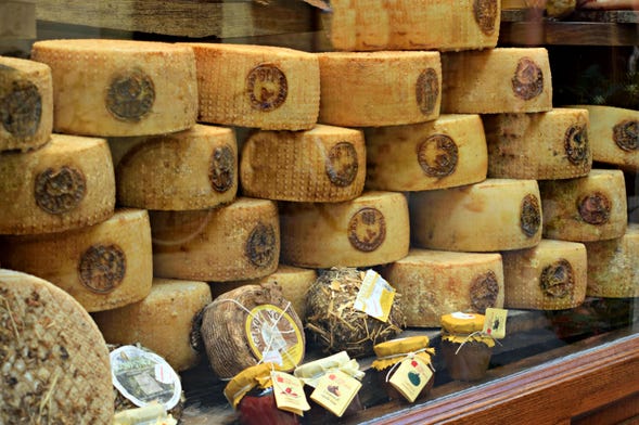 Pecorino Cheese and Wine Tour