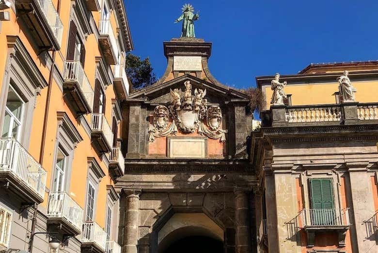 L'ancienne porte de Naples Port'Alba