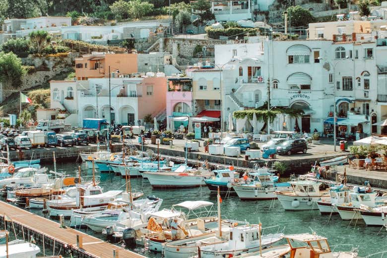 Barche nel porto di Capri