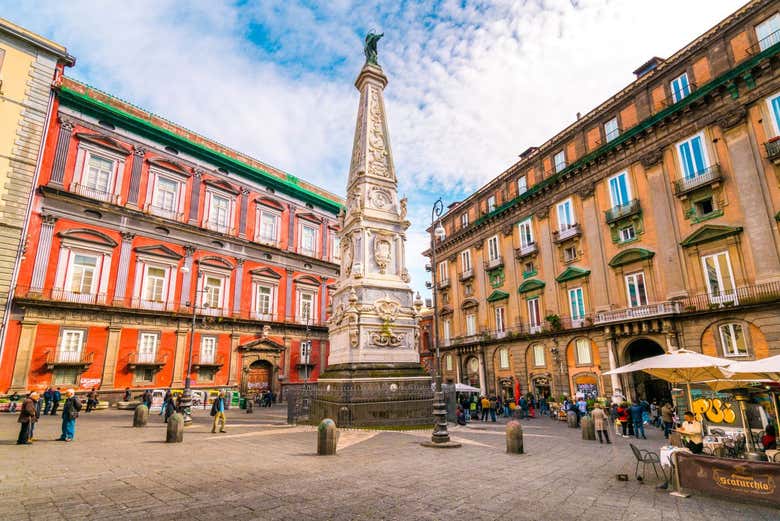 Discover Naples on this scenic tour