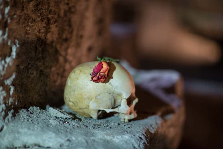 Ofrendas en el cementerio delle Fontanelle