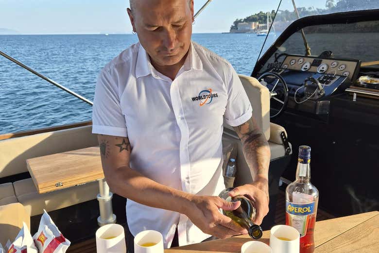 Preparando un spritz a bordo