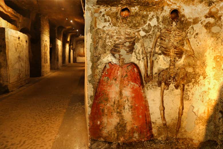 All'interno delle Catacombe di San Gaudioso