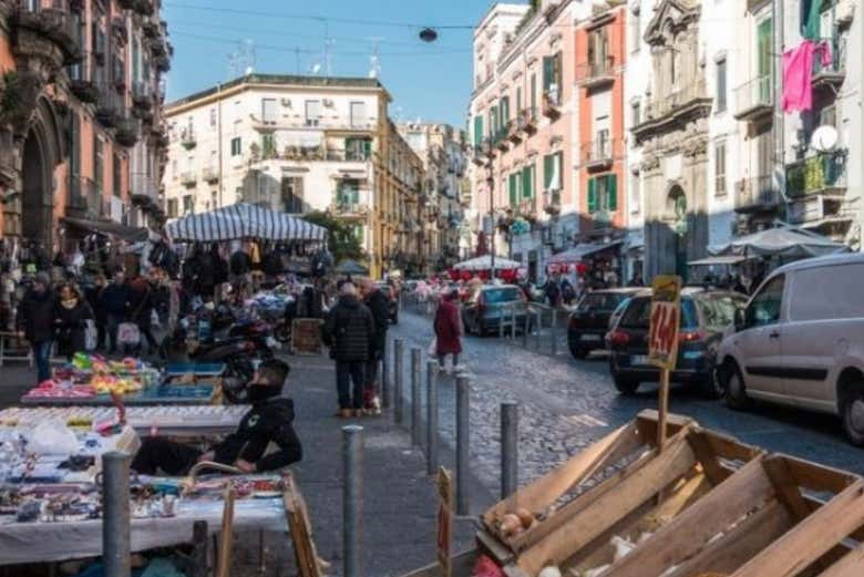 Mercado de Via Vergini del barrio de Rione Sanitá