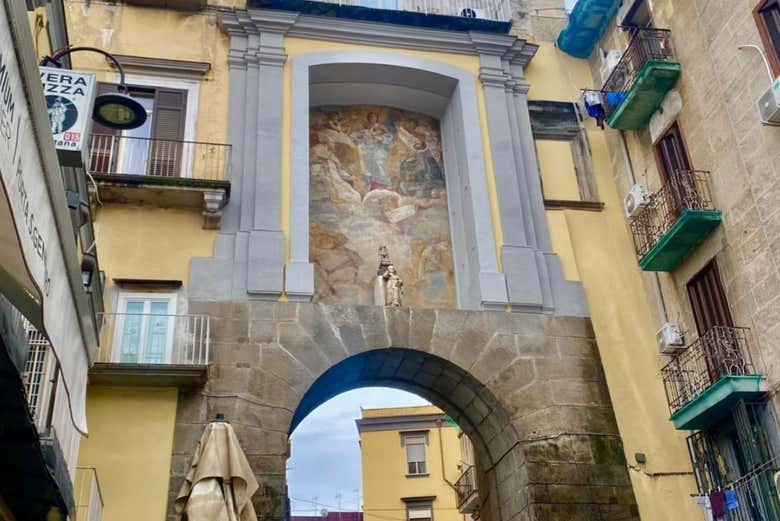 Porta San Gennaro en Via Foria