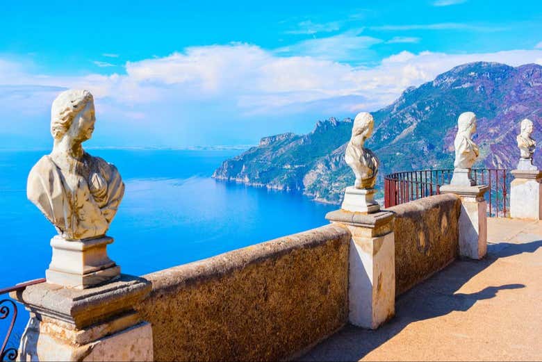 Statues sur un point de vue à Ravello