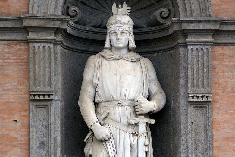 Estátuas na Piazza del Plebiscito
