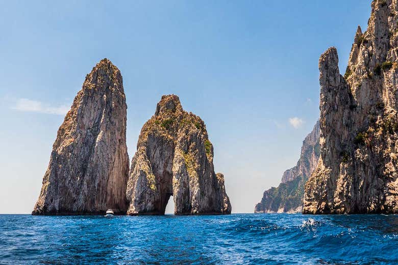 las rocas de los "faraglioni" desde el mar