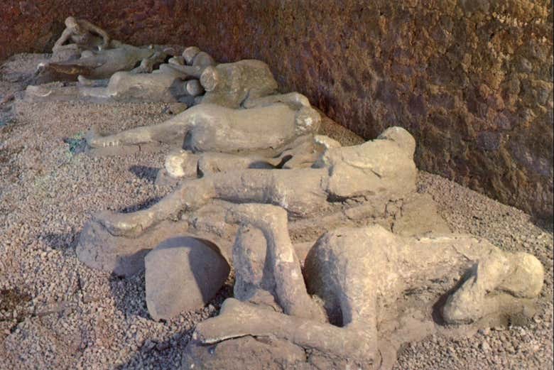 moldes de yeso de los cuerpos de la gente de Pompeya sepultados