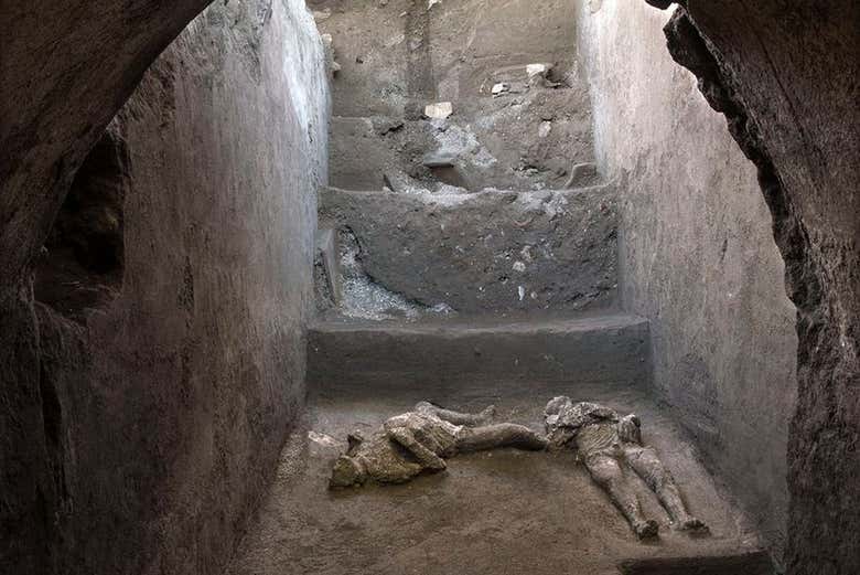 Moldes de gesso dos corpos das pessoas sepultadas em Pompeia