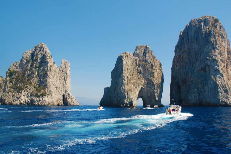 Los tres Faraglioni de Capri