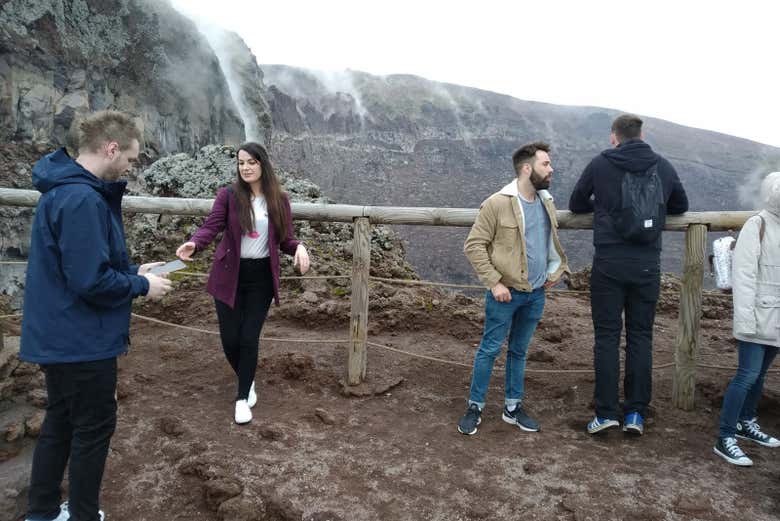 Foto con amigos cerca del cráter