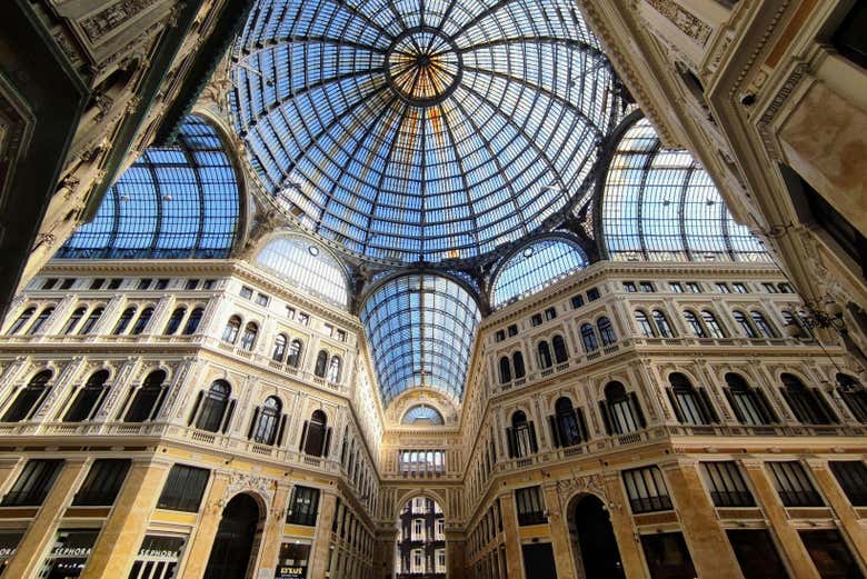 Nella Galleria Umberto I
