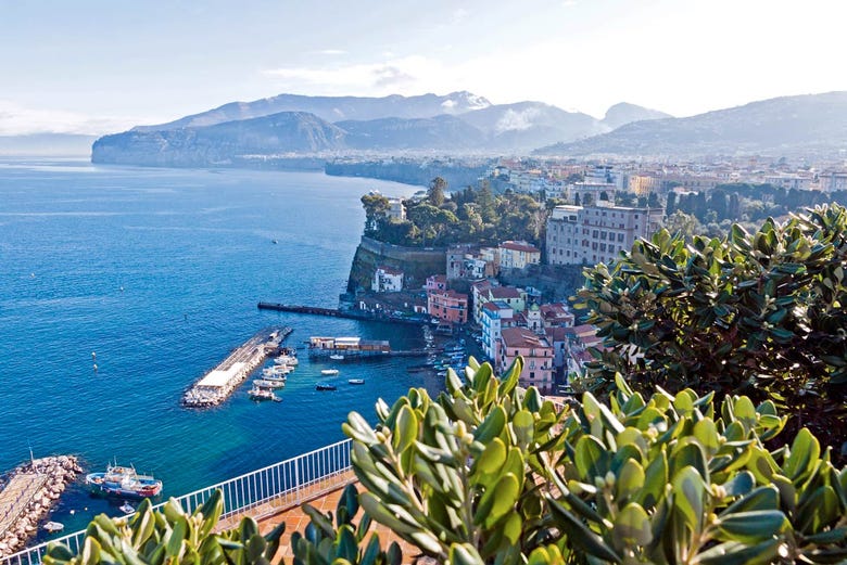 Vistas do Golfo de Nápoles a partir de Sorrento
