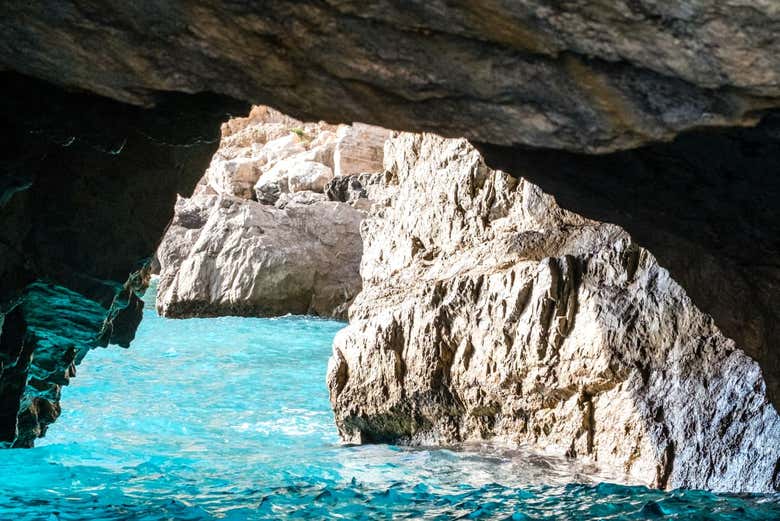 Gruta Verde en los alrededores de Capri