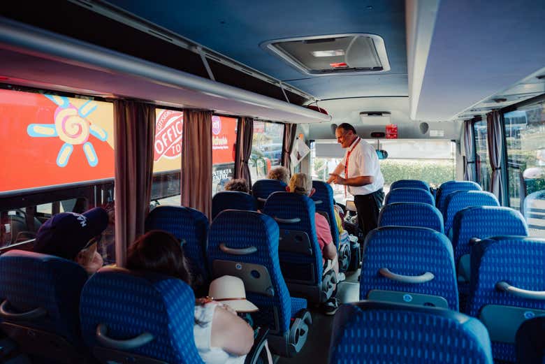Intérieur du bus touristique de Pompéi