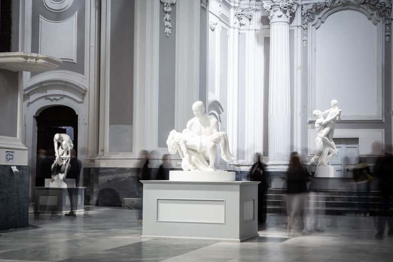 Escultura en el interior del Jago Museum