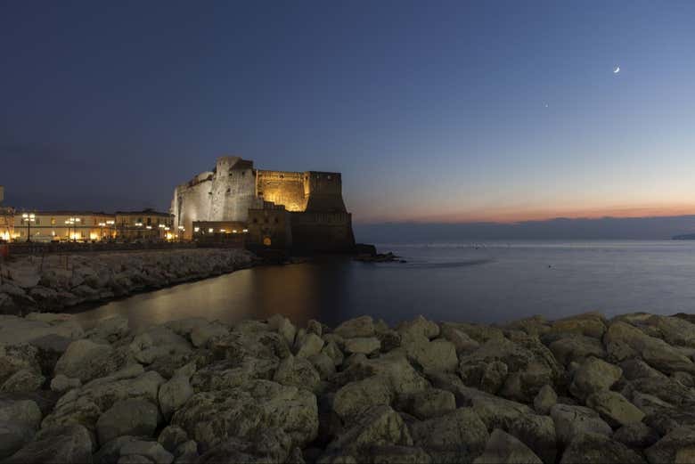 El Castel dell'Ovo al caer la tarde