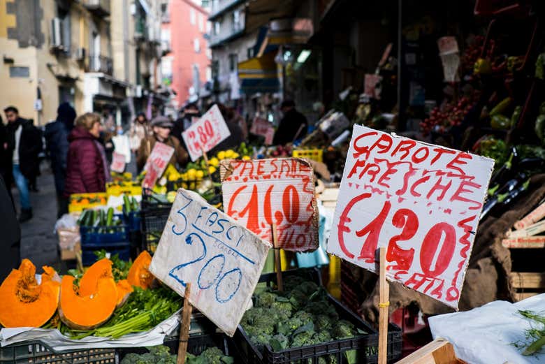 Marché aux légumes dans le quartier Rione Sanità