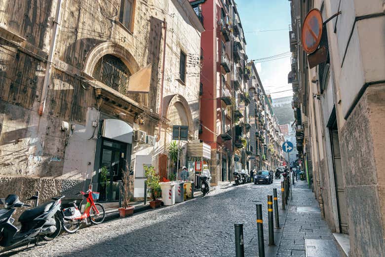 Strada del quartiere Montecalvario a Napoli