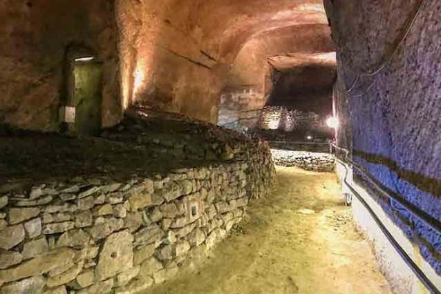 Galerie souterraine du musée dell'Acqua à Naples