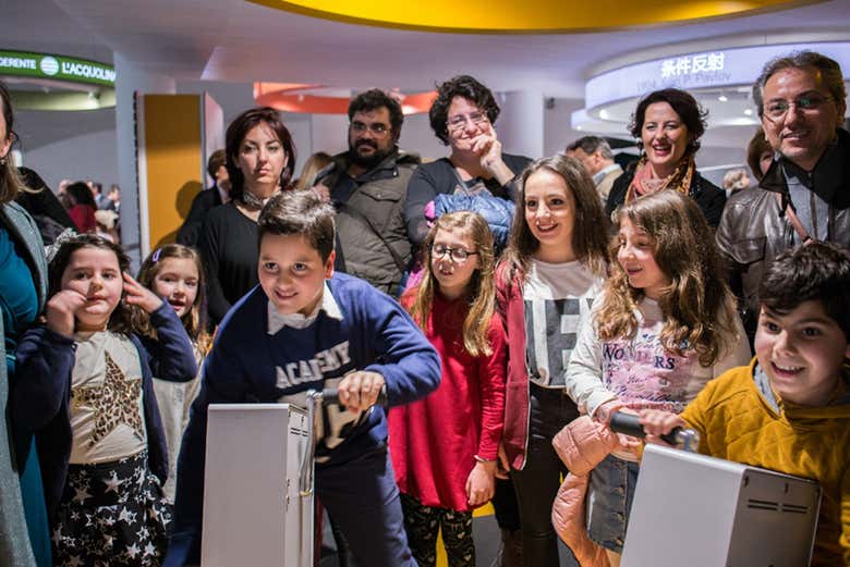 Enfants jouant dans la Città della Scienza