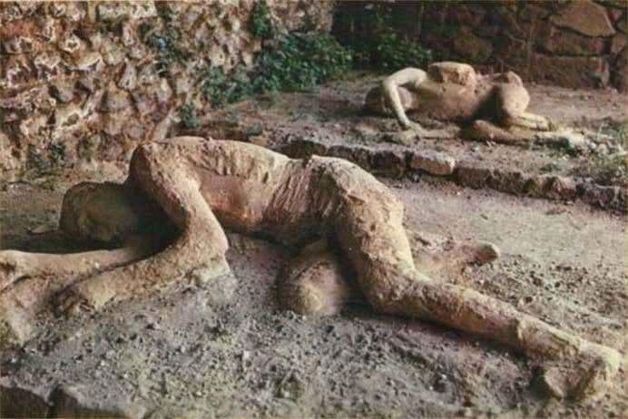 Plaster casts of the inhabitants of Pompeii