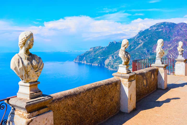 Statue su un belvedere a Ravello