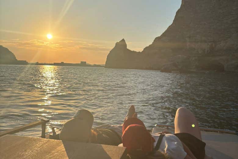 Disfrutando del atardecer en el Golfo de Nápoles