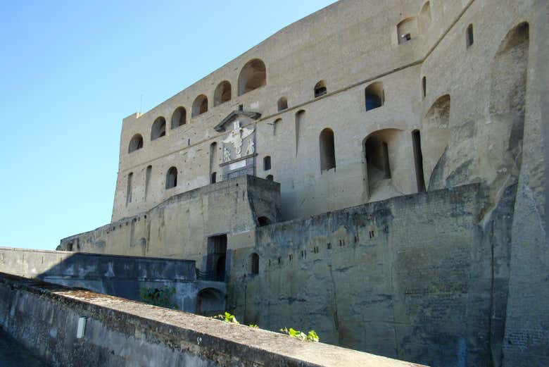All'esterno della fortezza