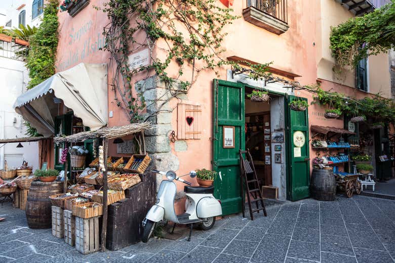 Explorando las calles de Ischia