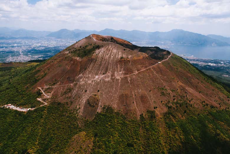 Vista aérea del imponente volcán Vesubio