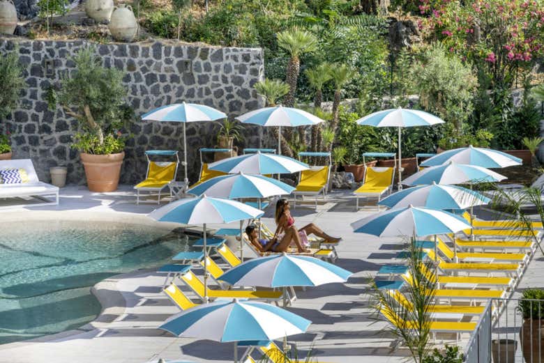 Zone de parasols pour les bains de soleil