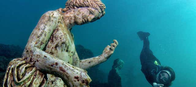 Snorkel en el Parque Arqueológico Sumergido de Baia