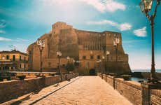 Visita guiada por el Borgo Marinari y el Castillo Nuevo