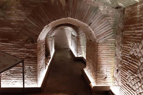 Tour por los subterráneos de la plaza San Gaetano