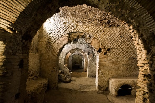 Tour dei sotterranei della Basilica di San Lorenzo Maggiore + Cattedrale