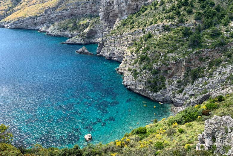 Le acque turchesi della Baia di Ieranto