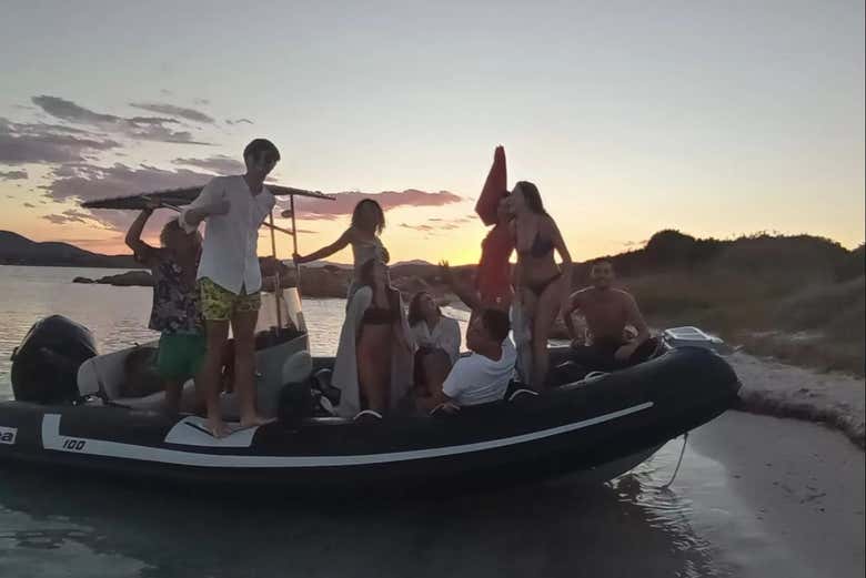 Durante o passeio de barco ao pôr do sol