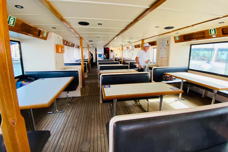 L'intérieur du bateau à bord duquel vous naviguerez