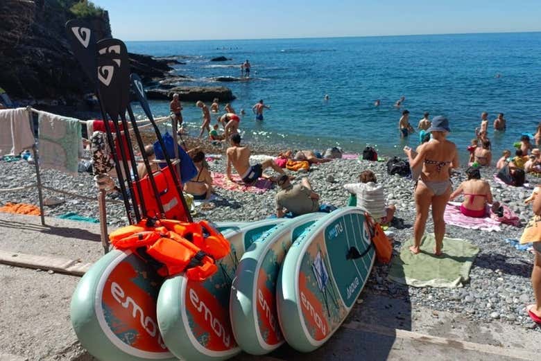 As pranchas de paddle surf na praia de Olbia