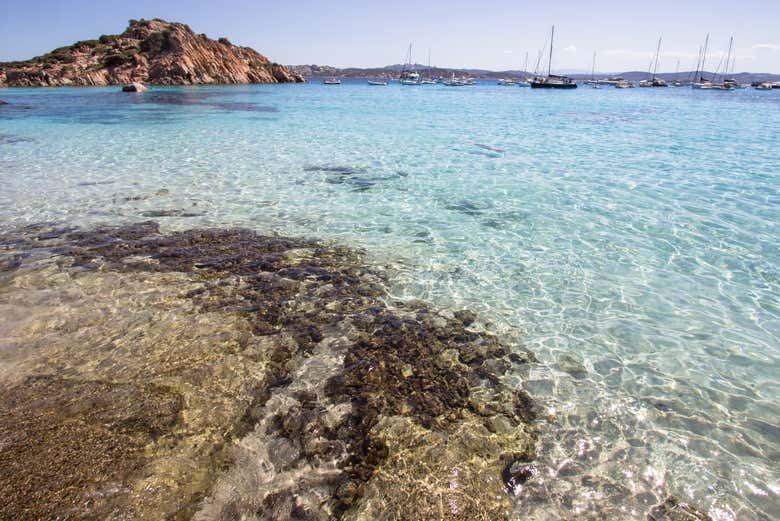 En la playa de la Maddalena