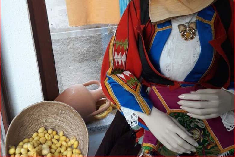 Visitando un taller textil en Orgosolo