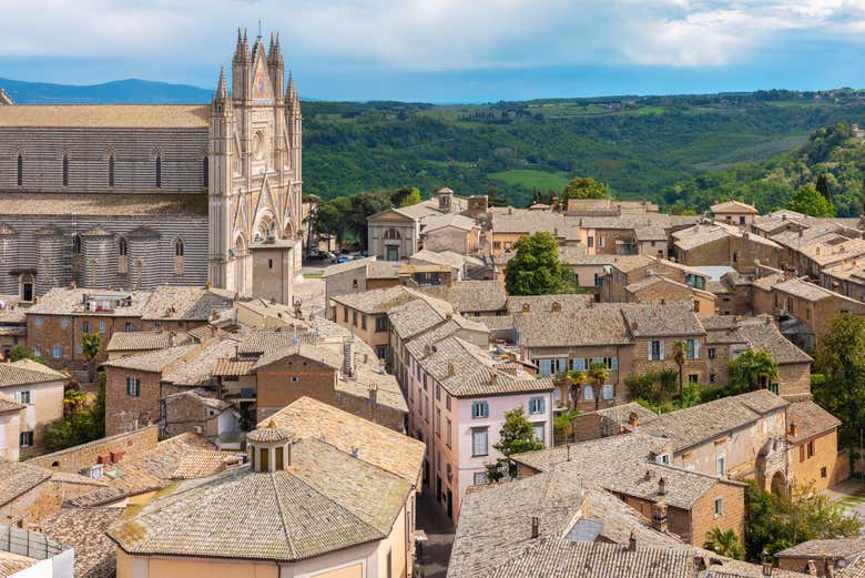 Vue sur le Duomo dominant la ville