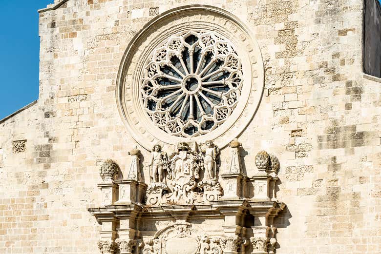 Rosetón con decoraciones
