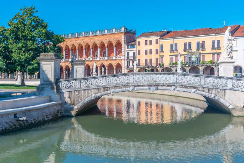 Vous passerez par la Piazza Prato della Valle